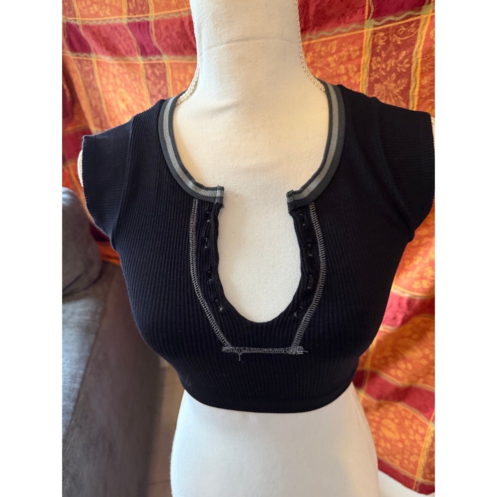 GUC Urban Outfitters Out from Under Black XS/S Ribbed Cap Sleeve Crop Top - Picture 5 of 6